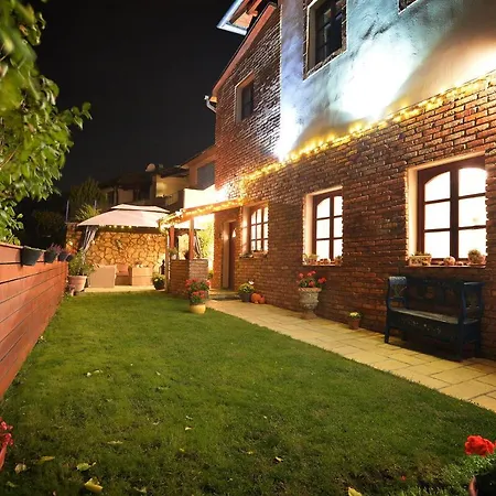 Janicsar Garden Lejlighed *