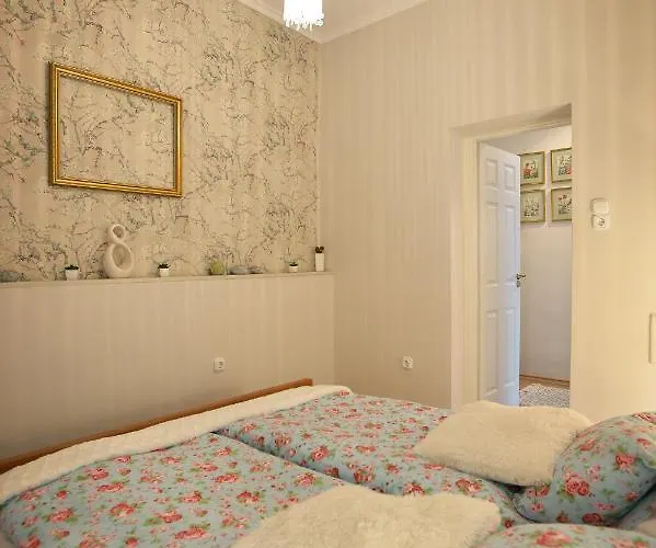 شقة Janicsar Garden *
