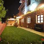 Janicsar Garden דירה *
