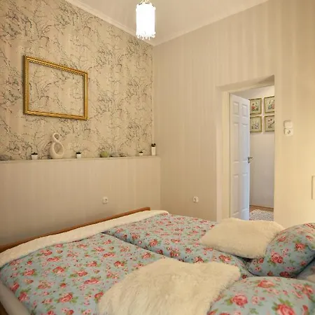 Apartament Janicsar Garden *