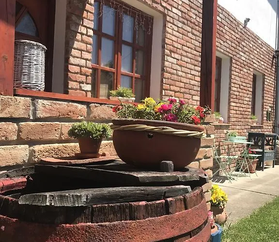 Janicsar Garden * Eger